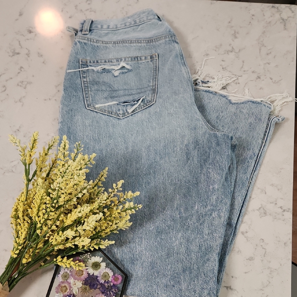 American Eagle Outfitters Highest Rise Mom Jeans